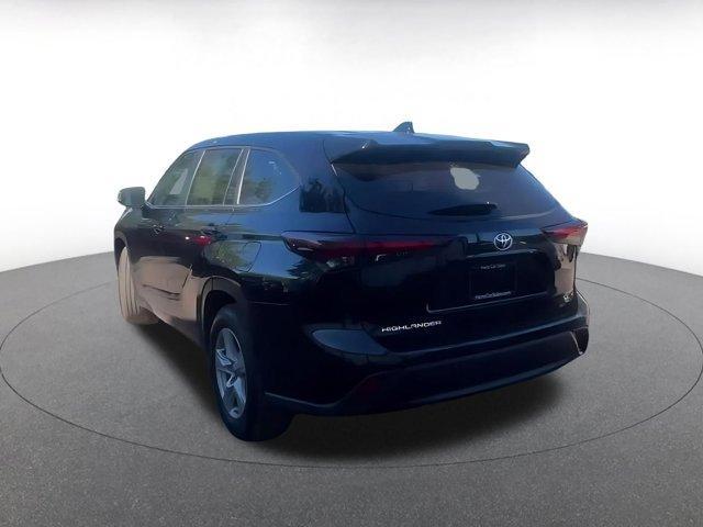 used 2025 Toyota Highlander car, priced at $35,182