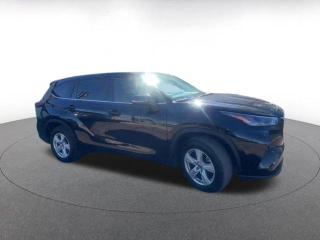 used 2025 Toyota Highlander car, priced at $35,182