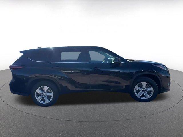 used 2025 Toyota Highlander car, priced at $35,182