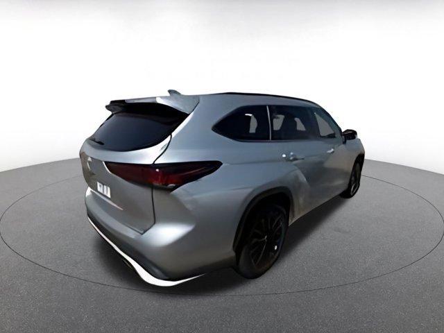 used 2024 Toyota Highlander car, priced at $35,896