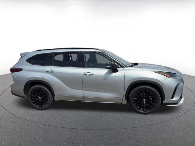 used 2024 Toyota Highlander car, priced at $36,864
