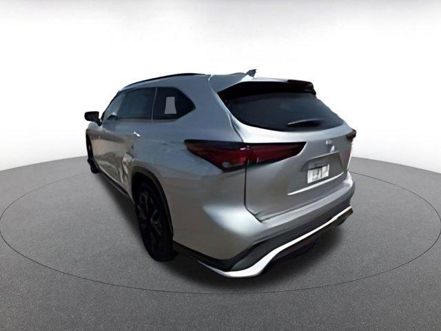 used 2024 Toyota Highlander car, priced at $35,896