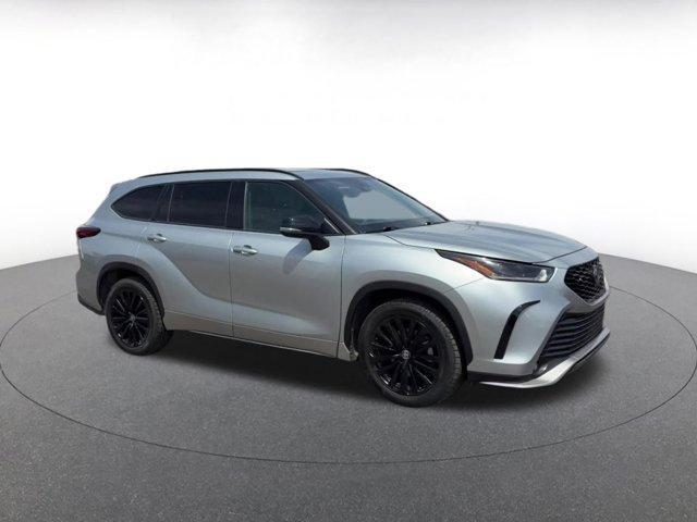 used 2024 Toyota Highlander car, priced at $36,864