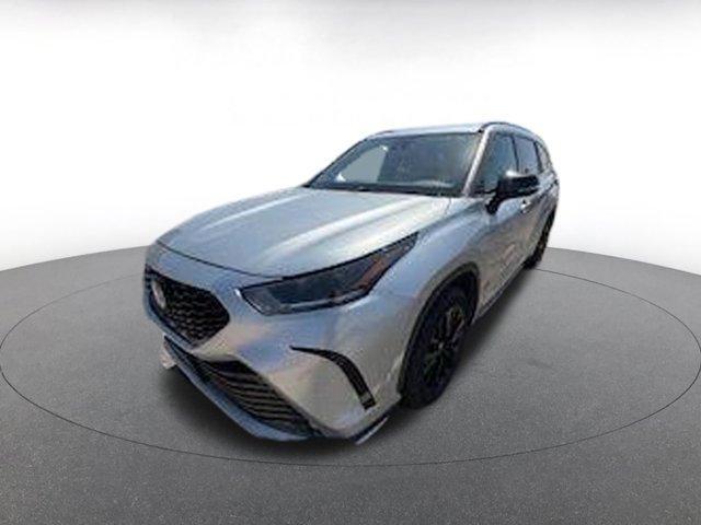 used 2024 Toyota Highlander car, priced at $35,896