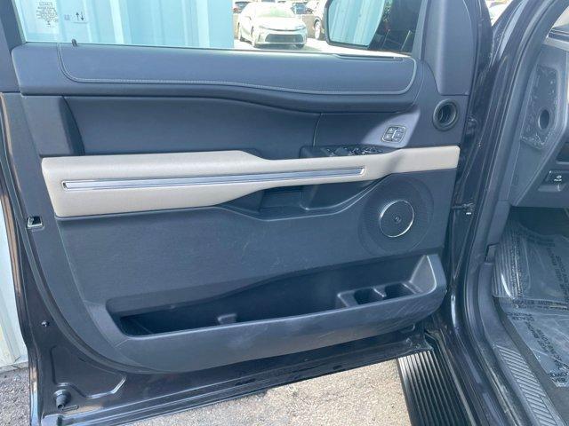 used 2024 Ford Expedition car, priced at $43,618