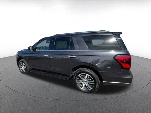 used 2024 Ford Expedition car, priced at $43,618