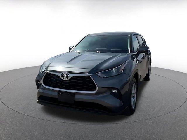 used 2025 Toyota Highlander car, priced at $35,020