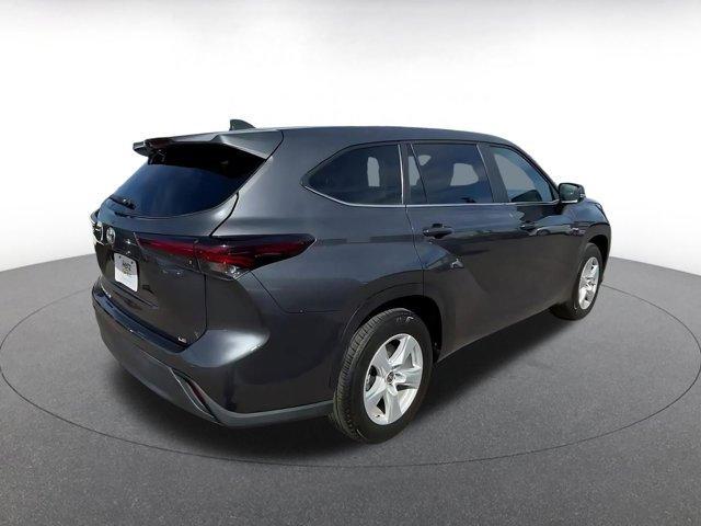 used 2025 Toyota Highlander car, priced at $35,020