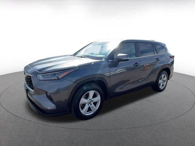 used 2025 Toyota Highlander car, priced at $35,020