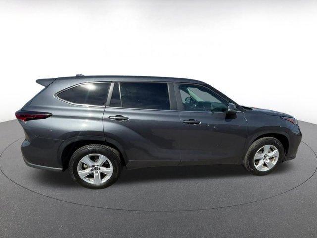 used 2025 Toyota Highlander car, priced at $35,020