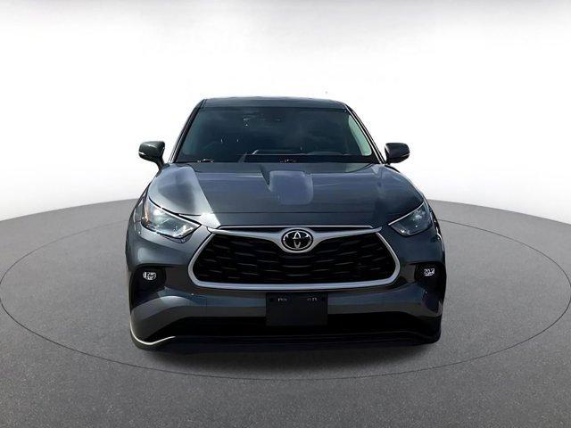 used 2025 Toyota Highlander car, priced at $35,020