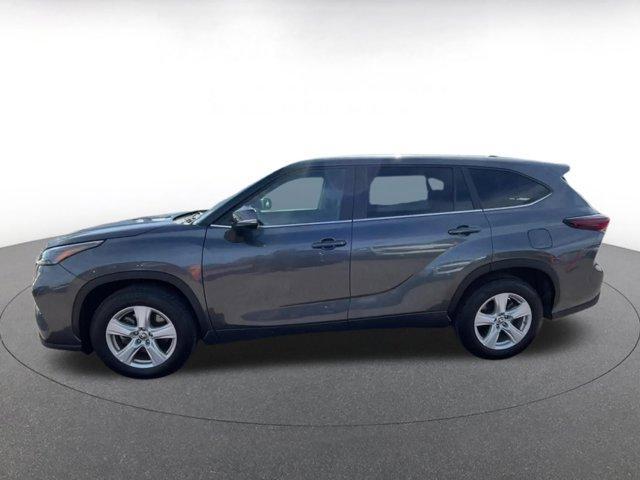 used 2025 Toyota Highlander car, priced at $35,020