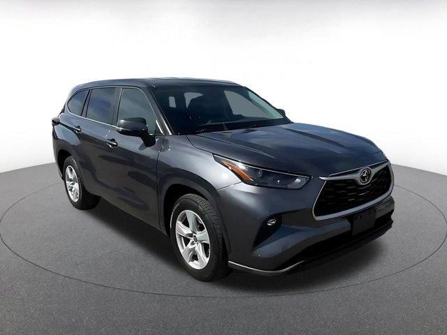 used 2025 Toyota Highlander car, priced at $35,020