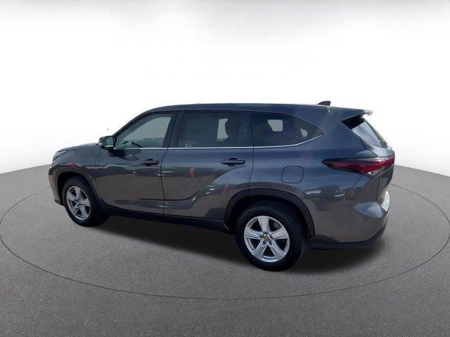 used 2025 Toyota Highlander car, priced at $35,020