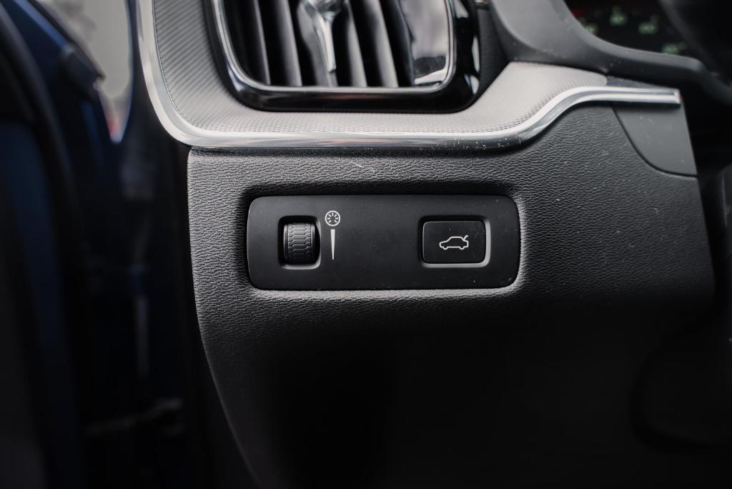 used 2020 Volvo XC60 car, priced at $23,597