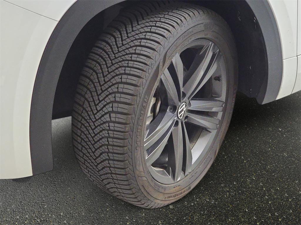 2022 Pure White Volkswagen Atlas