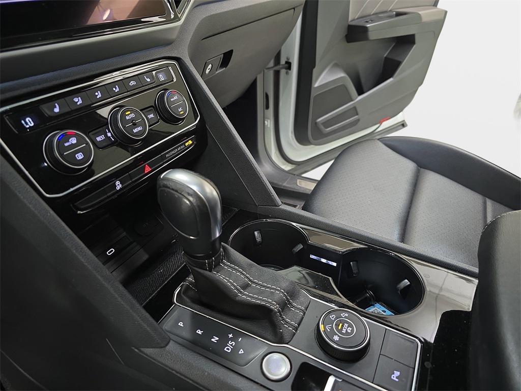 2022 Pure White Volkswagen Atlas