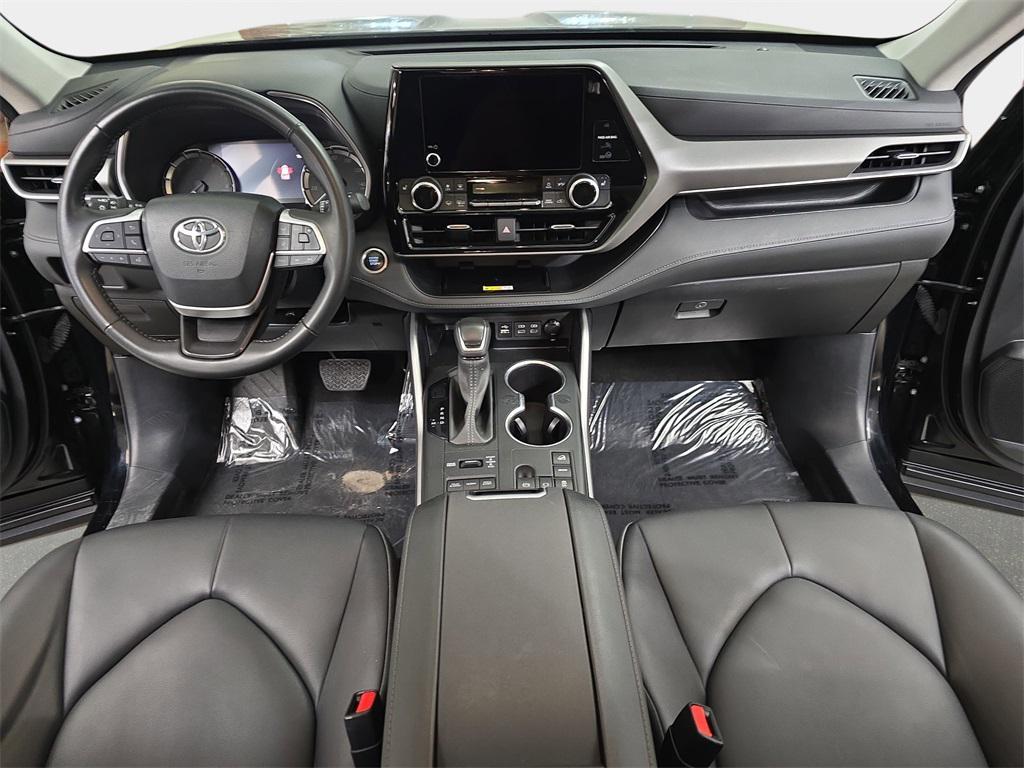 used 2024 Toyota Highlander car, priced at $39,400