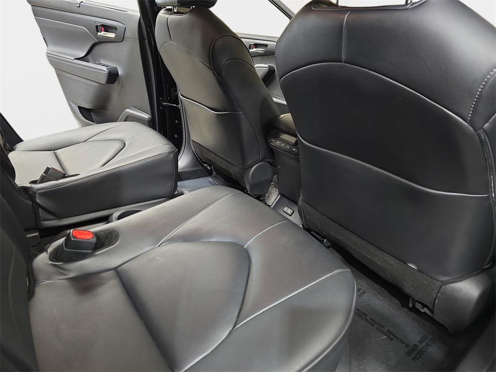 used 2024 Toyota Highlander car, priced at $39,400