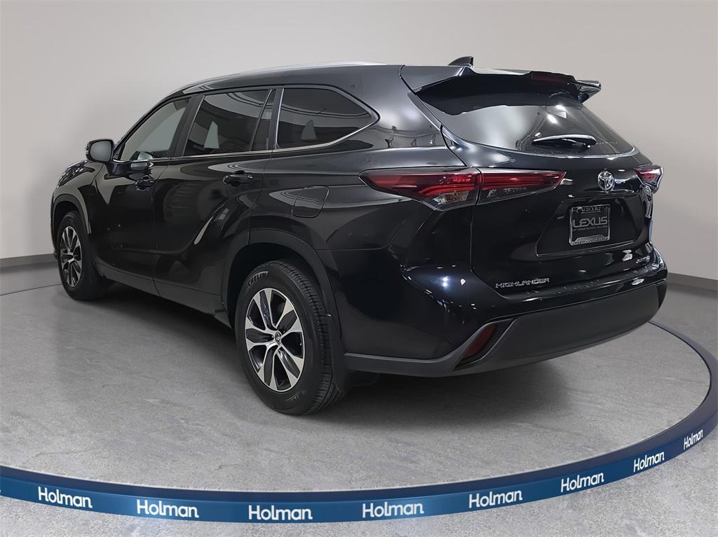 used 2024 Toyota Highlander car, priced at $39,400