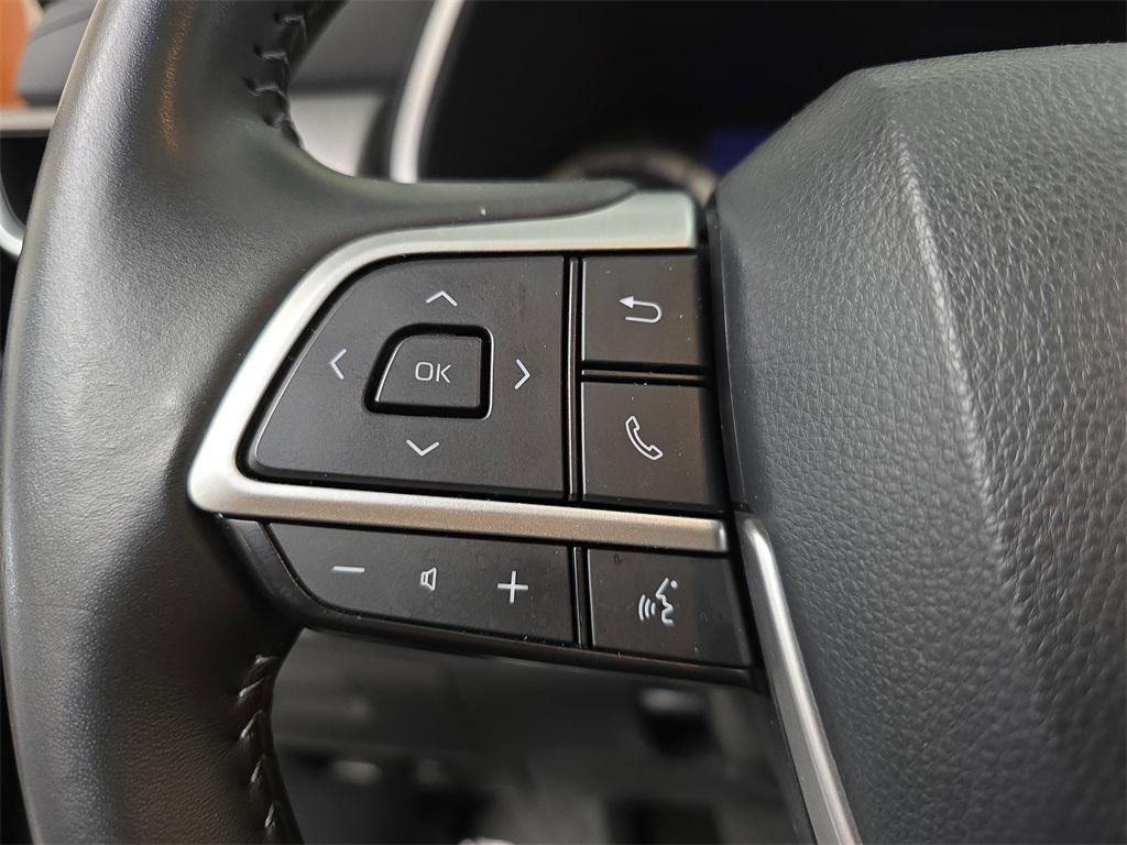 used 2024 Toyota Highlander car, priced at $39,400