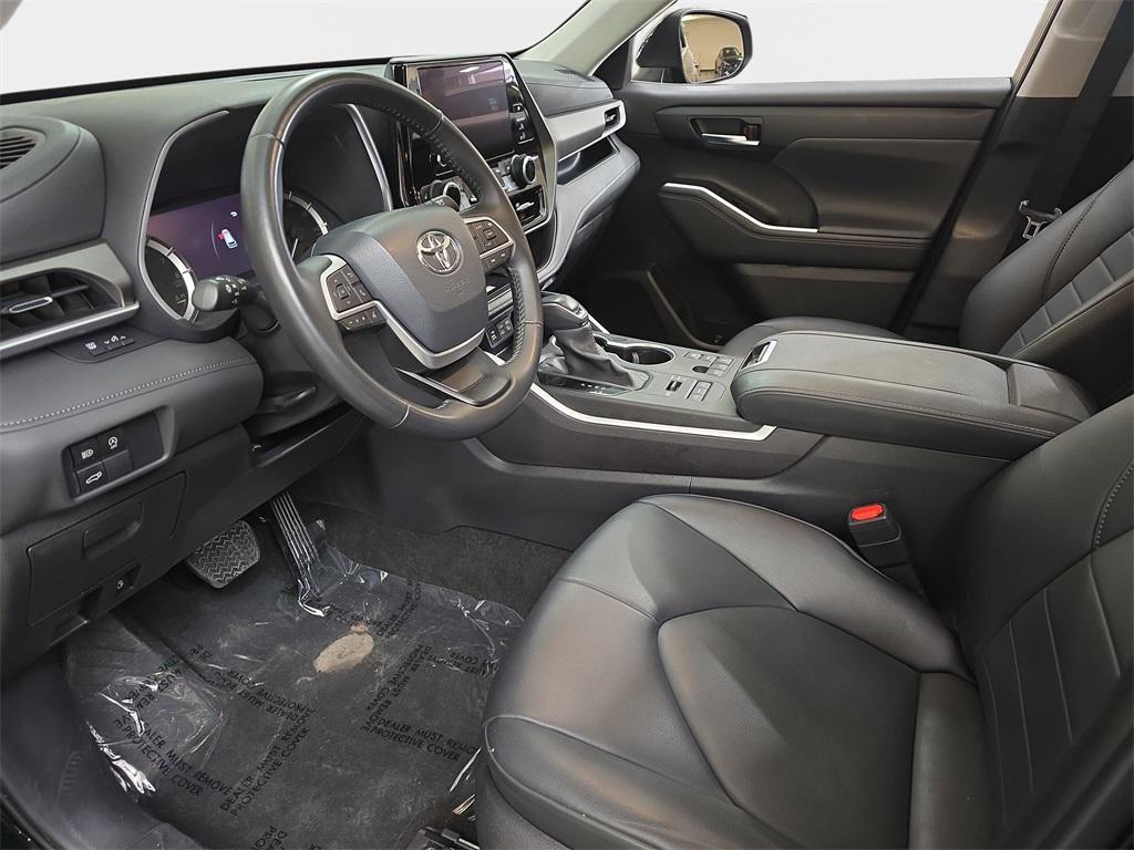 used 2024 Toyota Highlander car, priced at $39,400