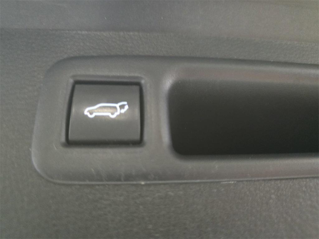 used 2024 Toyota Highlander car, priced at $39,400