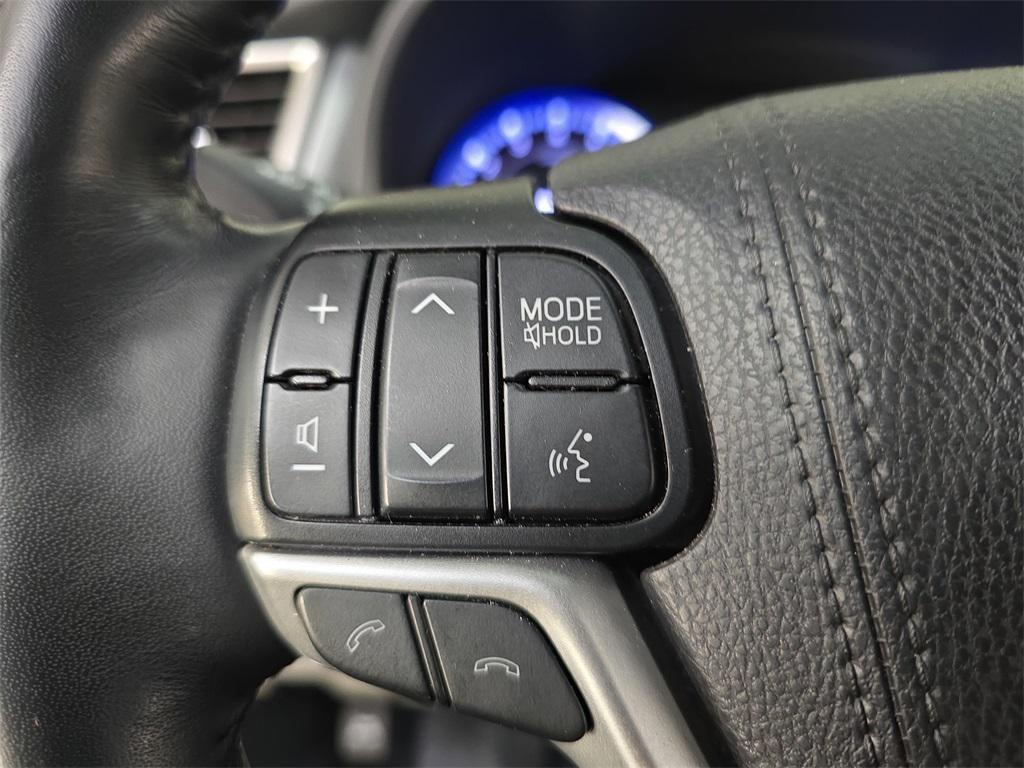 used 2019 Toyota Highlander car, priced at $26,999