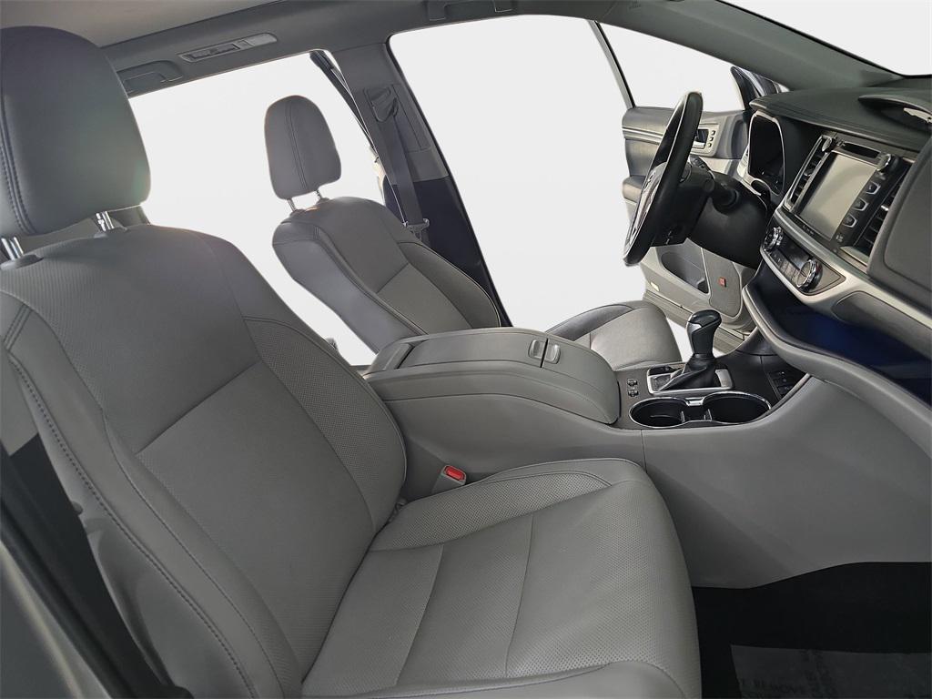 used 2019 Toyota Highlander car, priced at $26,999