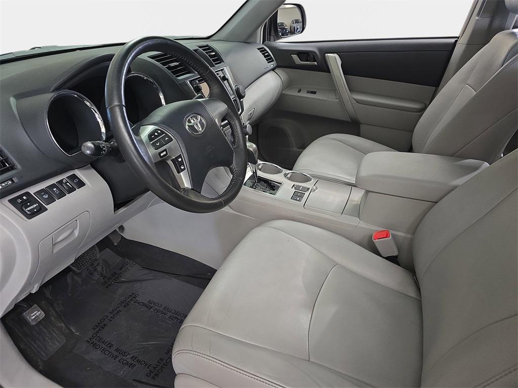 used 2013 Toyota Highlander car, priced at $13,990