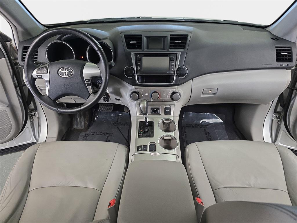 used 2013 Toyota Highlander car, priced at $13,990