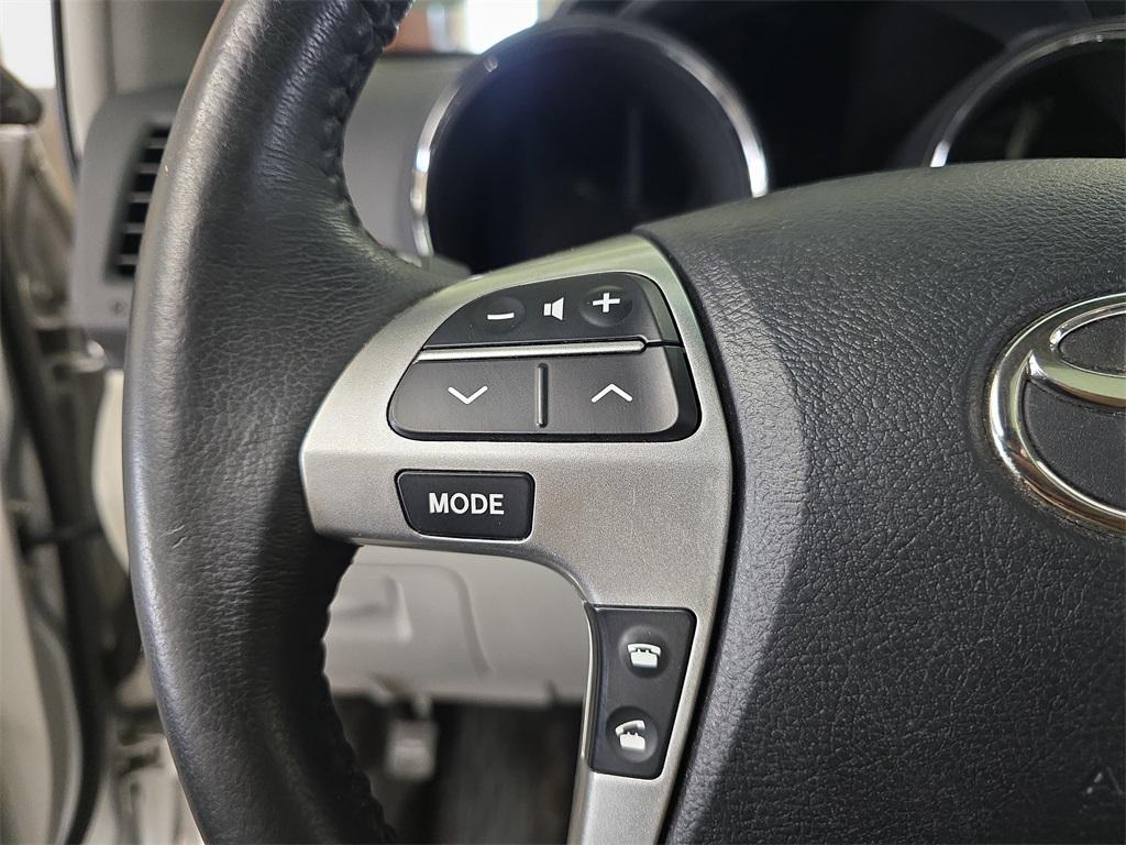 used 2013 Toyota Highlander car, priced at $13,990