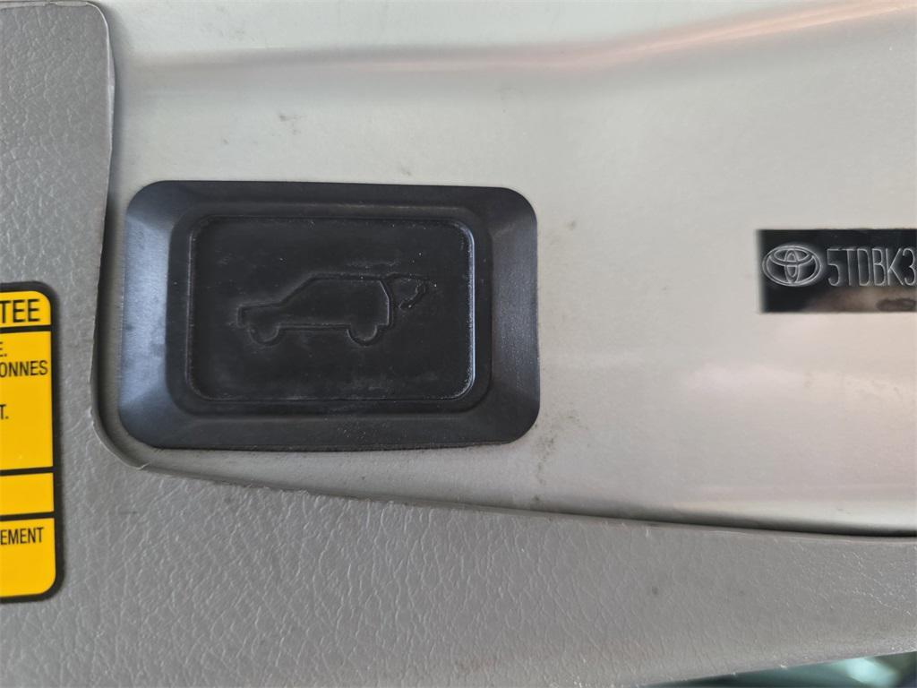 used 2013 Toyota Highlander car, priced at $13,990