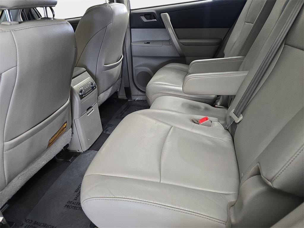used 2013 Toyota Highlander car, priced at $13,990