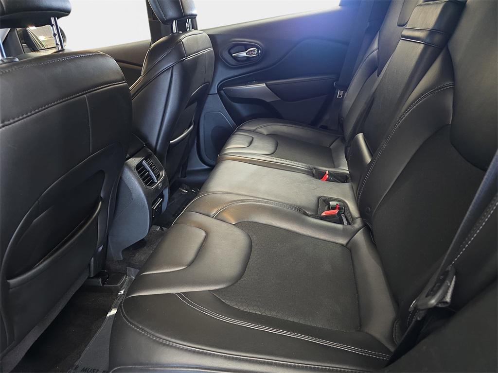 used 2019 Jeep Cherokee car, priced at $15,777