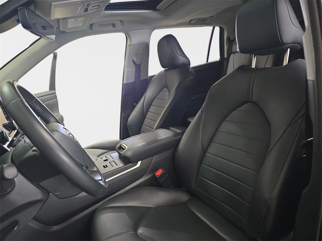 used 2024 Toyota Highlander car, priced at $36,300