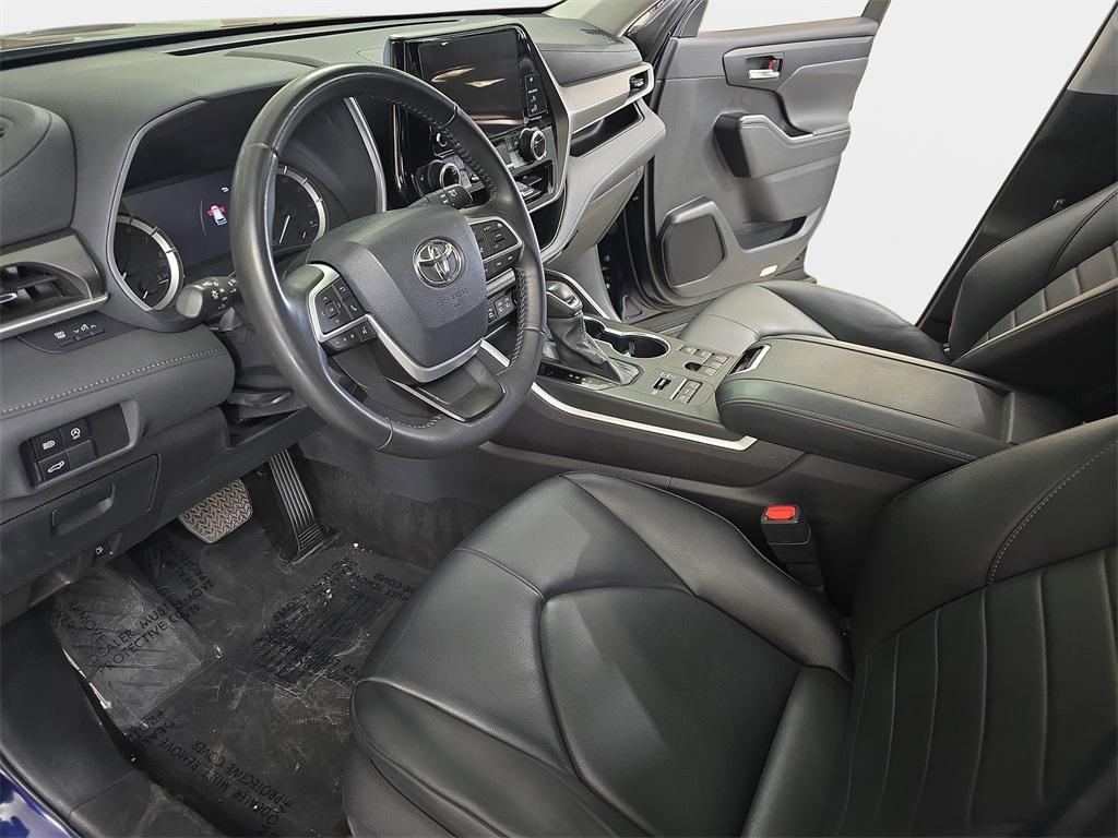used 2024 Toyota Highlander car, priced at $36,300