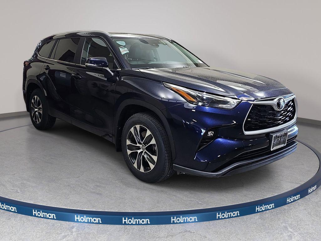 used 2025 Toyota Highlander car, priced at $39,995