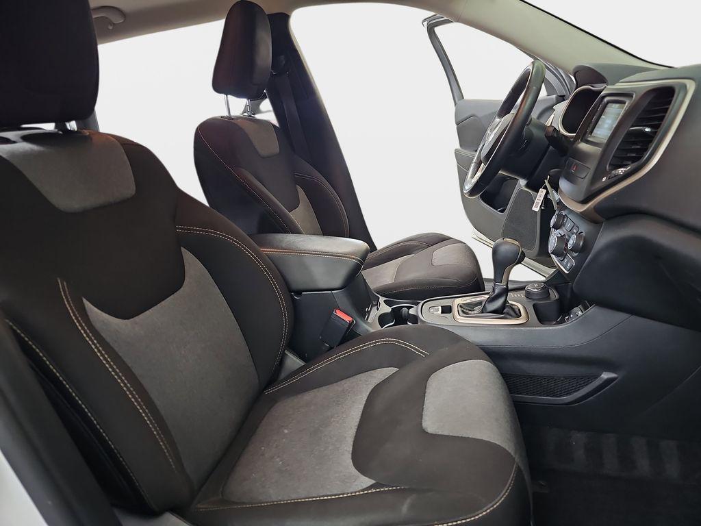 used 2016 Jeep Cherokee car, priced at $10,895