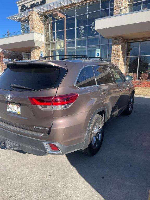 used 2019 Toyota Highlander car, priced at $30,990