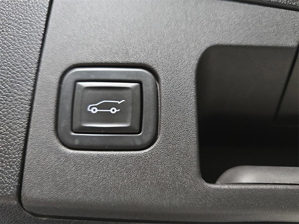 used 2021 Cadillac XT4 car, priced at $26,300