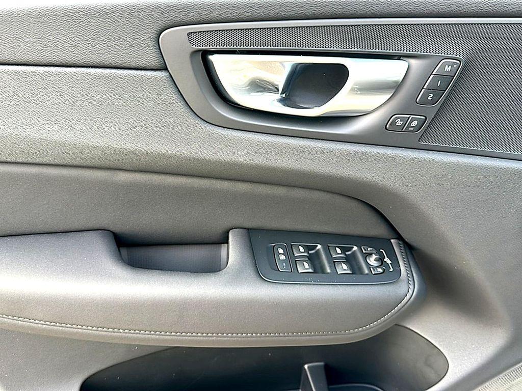new 2026 Volvo XC60 car, priced at $58,105