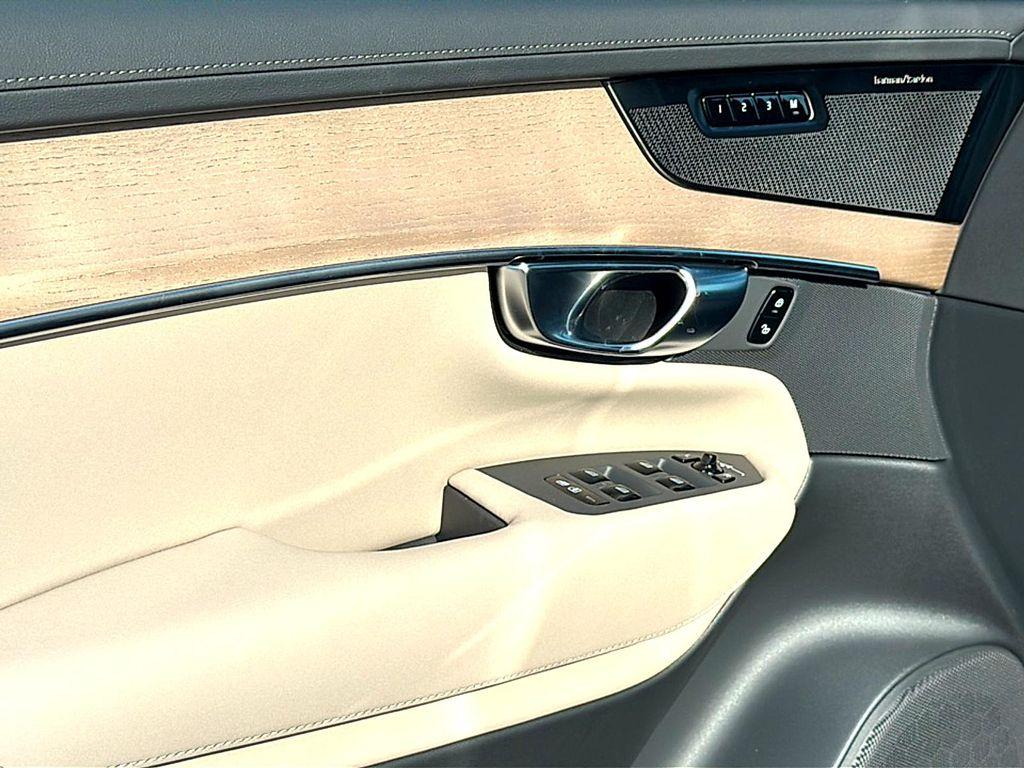 new 2025 Volvo XC90 Plug-In Hybrid car, priced at $68,805
