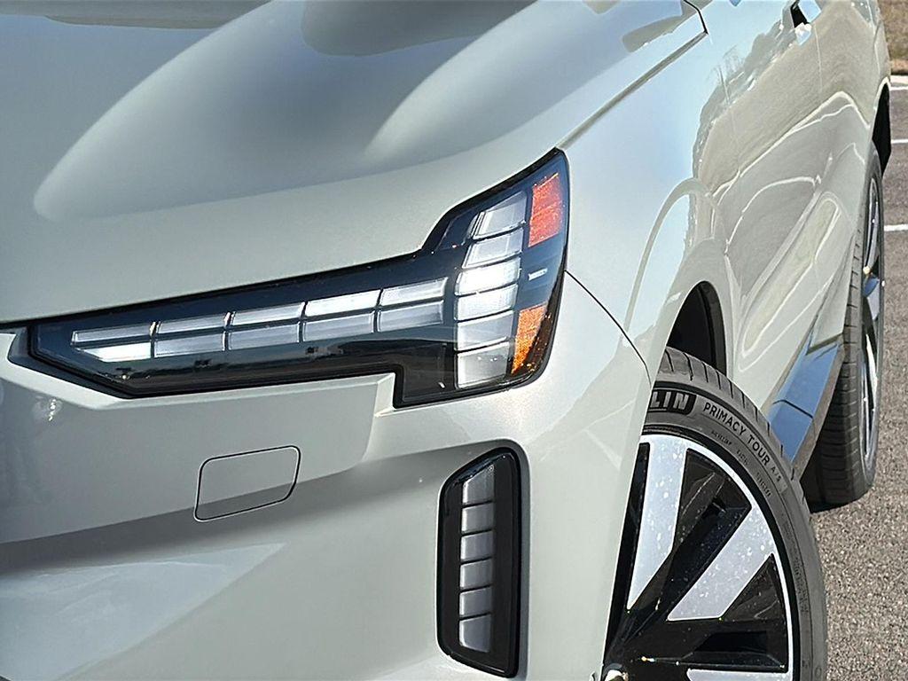 new 2025 Volvo EX90 car, priced at $85,640