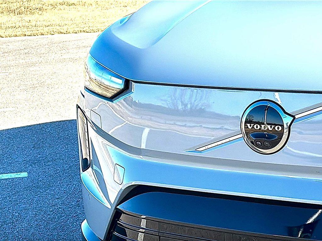 new 2025 Volvo EX90 car, priced at $80,640