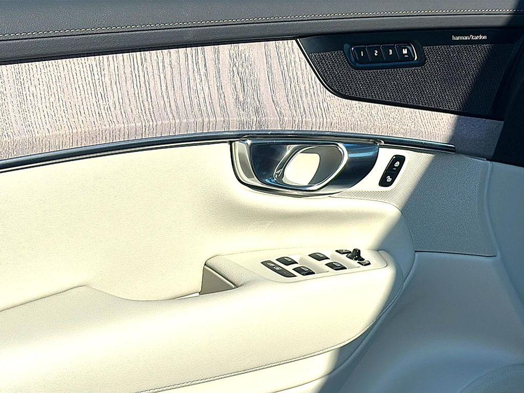 new 2026 Volvo XC90 Plug-In Hybrid car, priced at $85,625