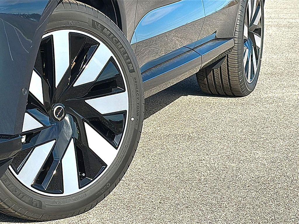 new 2025 Volvo EX90 car, priced at $88,840