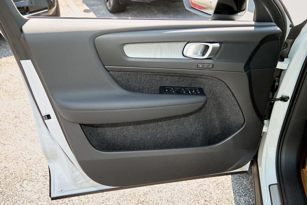 new 2026 Volvo XC40 car, priced at $41,995