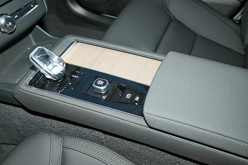 new 2026 Volvo XC90 car, priced at $69,325