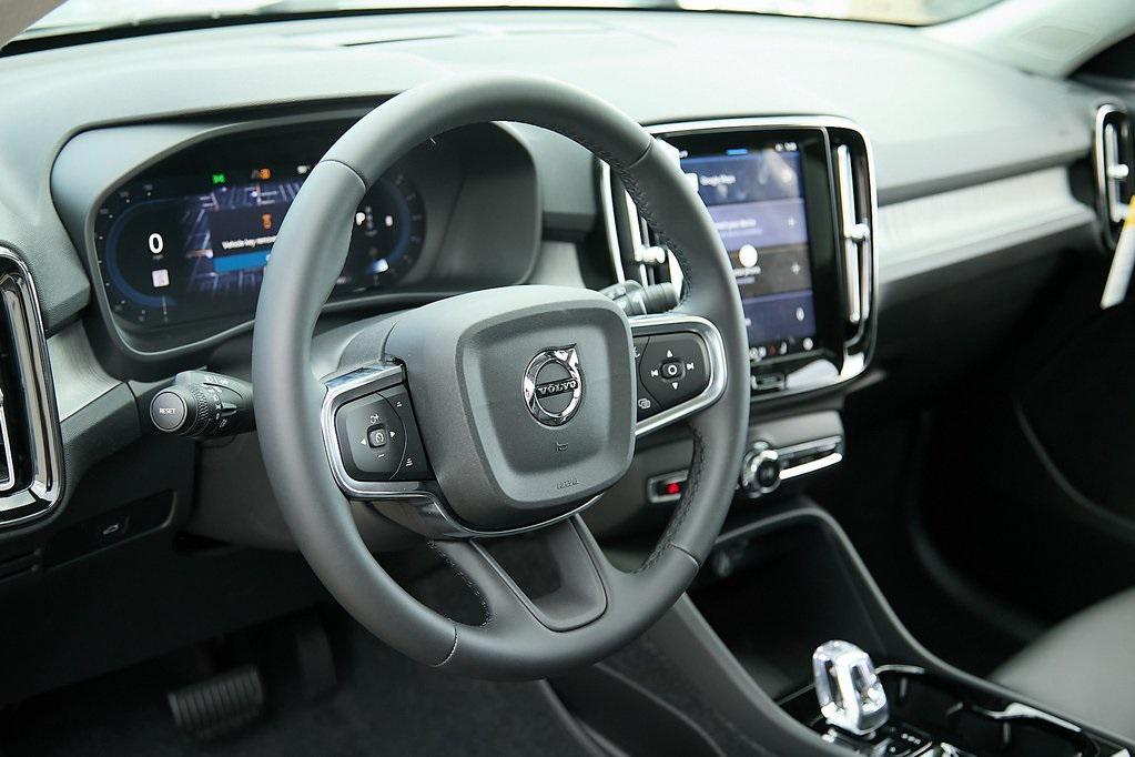 new 2025 Volvo XC40 car, priced at $39,995